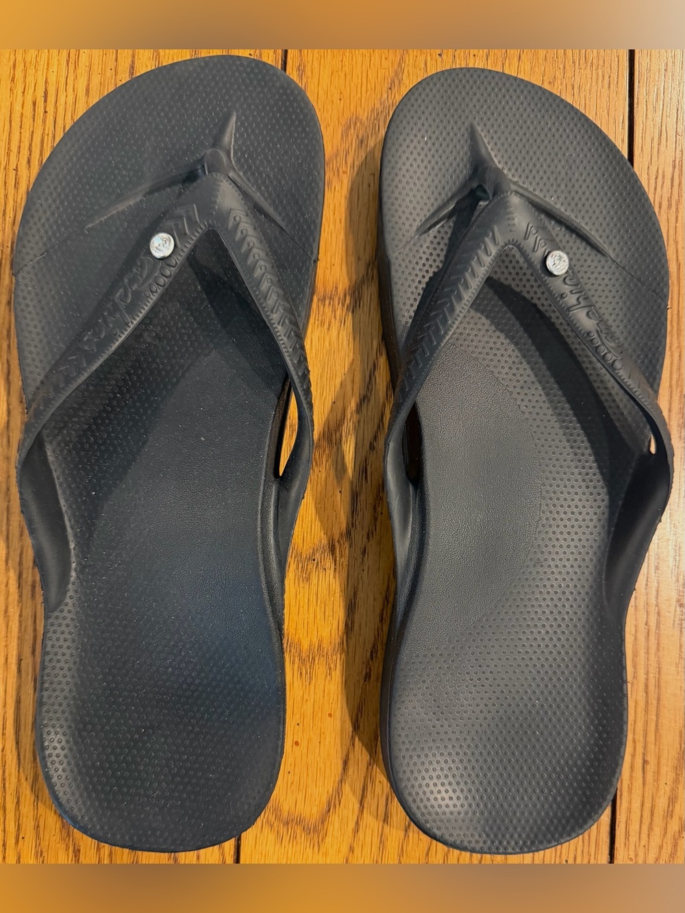 NWOB Archies Crystal Black Arch Support Flip Flops, size 8